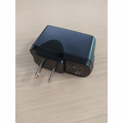 Adaptér na USB s USA koncovkou, černá Síťový nabíjecí ada...