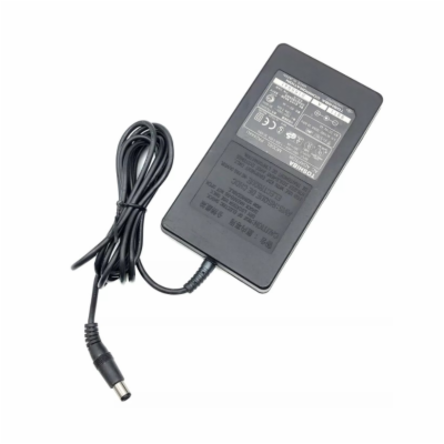 Toshiba Originální adaptér 60W - 6,3 x 3mm Originálníní n...