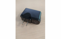 Adaptér na USB s USA koncovkou, černá Síťový nabíjecí adaptér s USA koncovkou. USB port pro napájení ze sítě 5W, 5V, 1A, 100-240V