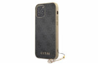Guess 4G Charms Zadní Kryt pro iPhone 12/12 Pro 6.1 Grey Guess 4G Charms prémiový ochranný kryt telefonu v kombinaci zadní strany s potažená látkou s motivem Guess, pružnými PU boky a atraktivním pří