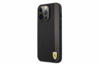 Ferrari Smooth and Carbon Effect Zadní Kryt pro iPhone 13 Pro Black Ferrari prémiový ochranný kryt telefonu vyrobený z kombinace kvalitních a odolných materiálů, které perfektně chrání Váš telefon.
