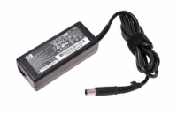 HP 65W Originál adaptér Originální adaptér HP 65W. Součástí balení je napájecí kabel do sítě