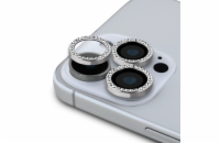 Guess Fixed Glliter Ochrana Čoček pro iPhone 16 Pro/16 Pro Max Silver Dopřejte svému iPhonu dokonalou ochranu a styl s Guess Fixed Glitter ochranným sklem pro zadní čočky fotoaparátu. Sklíčko zajistí