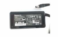Huntkey adaptér pro notebooky, 65W – 5.5 x 2.5mm konektor Huntkey 65W adaptér pro notebooky nabízí výstup 65 W a konektor 5,5 × 2,5 mm. Spolehlivé řešení pro napájení kompatibilních zařízení. PN: HKA